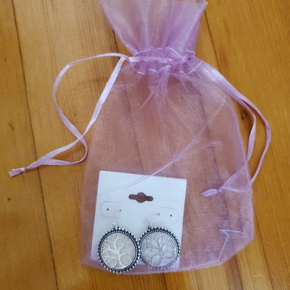 Earrings - Picture 2 of 3